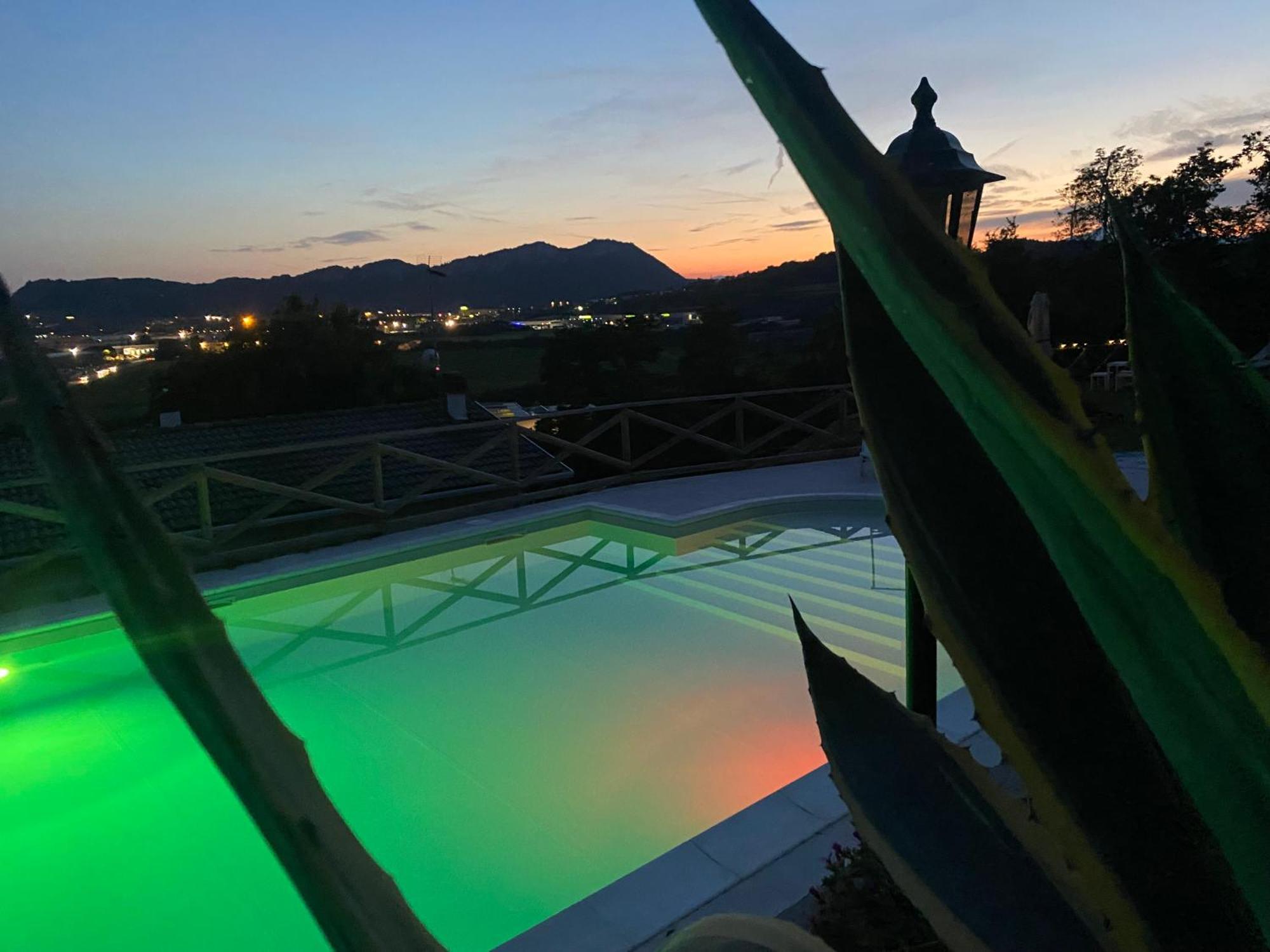 Villa Poggio Ulivo Apartments Rivoli Veronese Esterno foto